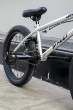 Cargar imagen en el visor de la galería, Bicicleta - Jafi Street BMX aro 20 Plata