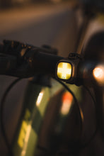 Cargar imagen en el visor de la galería, Luces - Knog Blinder Mini Cross Twinpack