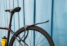 Cargar imagen en el visor de la galería, Guardafangos - Ass Savers - Win Wing 2 Road Black Dots