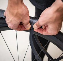 Cargar imagen en el visor de la galería, Guardafangos - Ass Savers - Win Wing 2 Road Black Dots