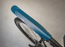 Cargar imagen en el visor de la galería, Guardafangos - Ass Savers - Win Wing 2 Road Blue Dots