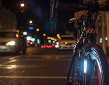 Cargar imagen en el visor de la galería, Luz Knog Plus Front - La Bicicletería