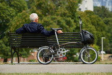 Cargar imagen en el visor de la galería, Bicicleta - Plegable Brompton M3E BLACK LAQUER