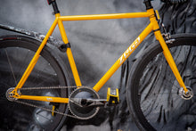 Cargar imagen en el visor de la galería, Bicicleta - Zega Fija 2Tone Amarillocaramelo/ Yema