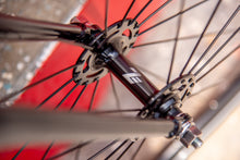 Cargar imagen en el visor de la galería, Bicicleta - Zega Fija 2Tone Estrellado/ Grafito