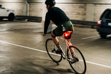Cargar imagen en el visor de la galería, Luz - Knog Blinder Mini Love Trasera
