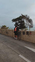 Cargar y reproducir el video en el visor de la galería, Bolso - Sling Bag Triangular
