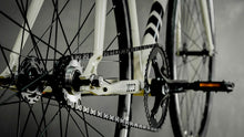 Cargar imagen en el visor de la galería, Bicicleta - Zega Fija Crema - La Bicicletería
